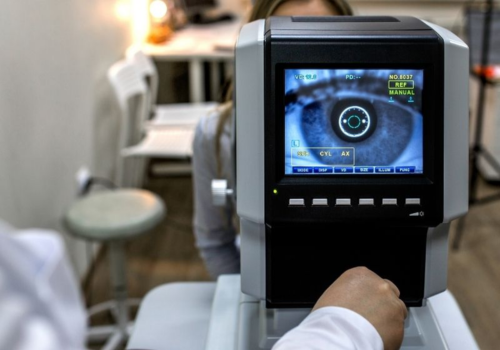 Equipamento de exame oftalmológico de precisão